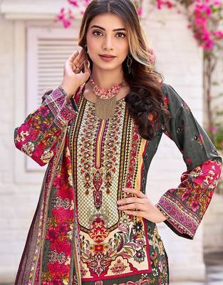 Women printed regular beads and stones kurta with trousers & with dupatta 2