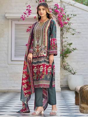 Women printed regular beads and stones kurta with trousers & with dupatta 1
