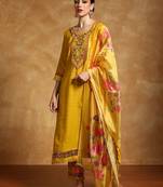 Women floral embroidered regular thread work kurta with trousers & with dupatta