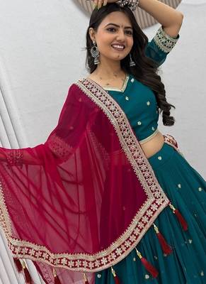 NAVRATRI  RAMA GREEN FAUX GEORGETTE THREAD Lehenga choli 3
