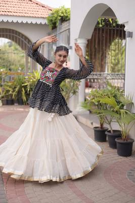 Premium White Designer Navratri Kora Cotton Lehenga Choli with Black Laheriya Print Top 3