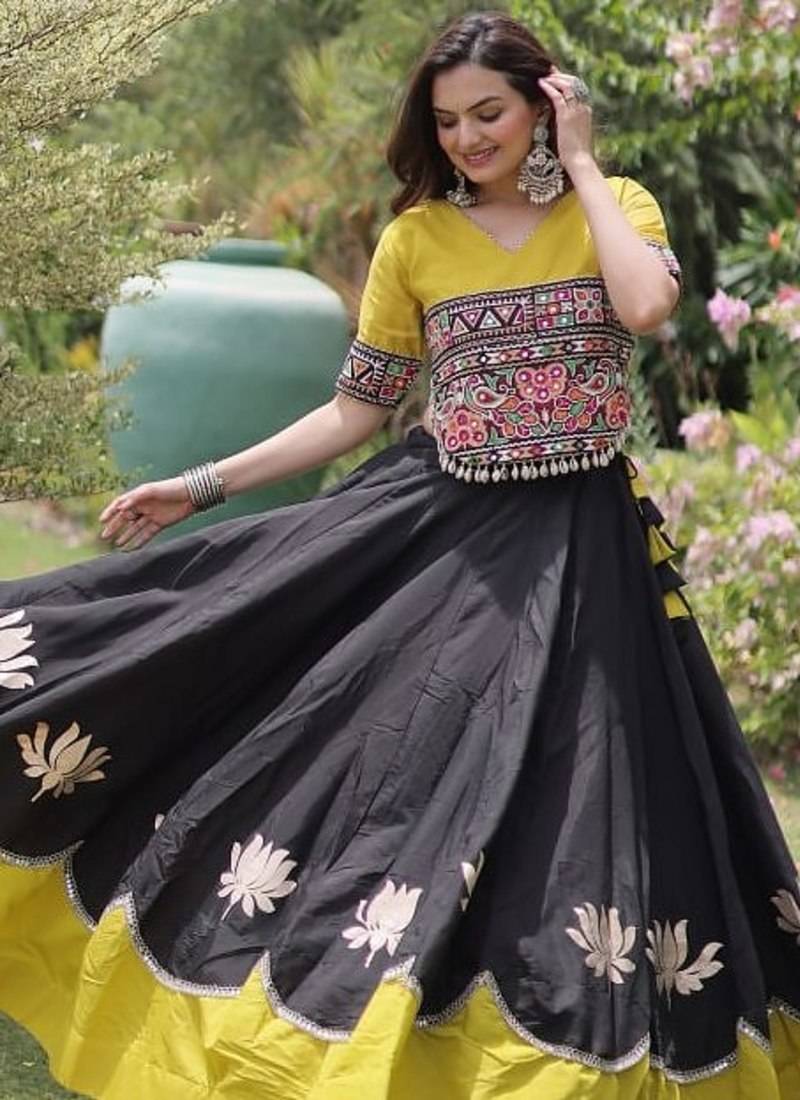 Black Roman Navaratri Lehenga Choli For Women's