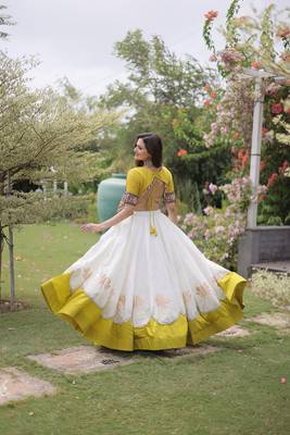 White & Lemon Yellow Lotus Flower Gota & Mirror Lace Work Roman Flared Lehenga With Kutchi Gamthi Blouse Set 3
