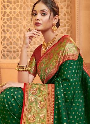 Dark green banarasi silk blend gold zari weaving saree with contrast border 2