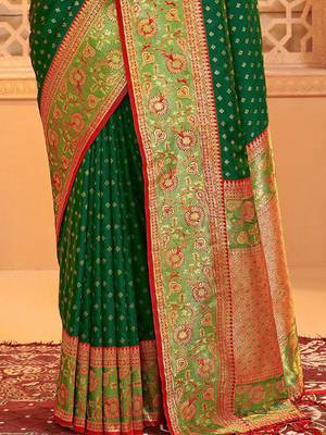 Dark green banarasi silk blend gold zari weaving saree with contrast border 3