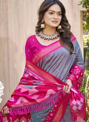 Grey & rani pink silk blend woven design saree with blouse piece 2