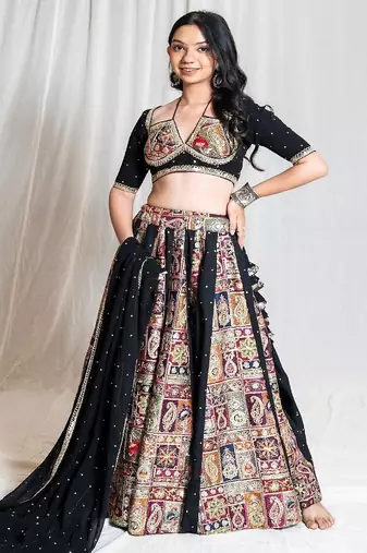 Eternal Vintage Black Outfit