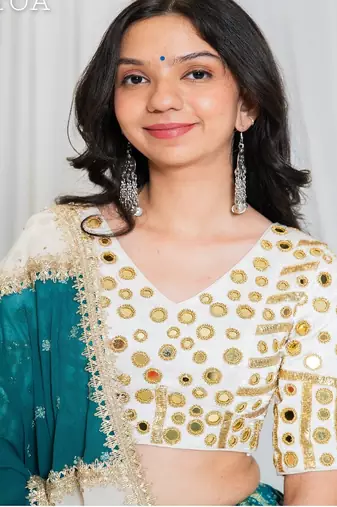 Shades Of Lampi - Gharchola Bandhani Lampi Outfit - Rama