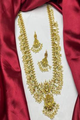Antique Gold Temple Jewelry Set – Goddess Lakshmi Haram Necklace, Pearl Earrings 3