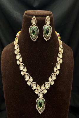 Emerald Green Kundan Necklace Set, Gold Teardrop Bridal Jewelry 2