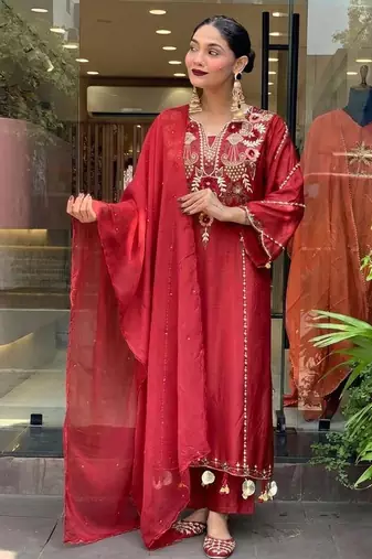 Luxury lavender embroidered pakistani suit set with dupatta