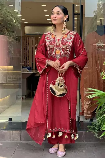 Luxury lavender embroidered pakistani suit set with dupatta
