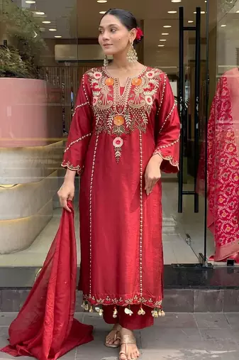 Luxury lavender embroidered pakistani suit set with dupatta