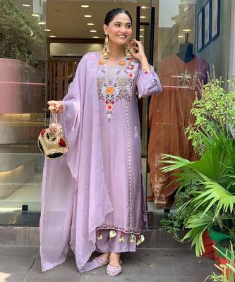 Luxury lavender embroidered pakistani suit set with dupatta 3