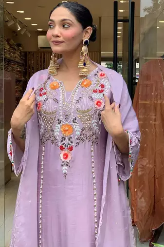 Luxury lavender embroidered pakistani suit set with dupatta