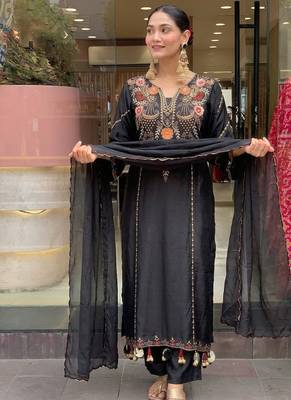 Designer black floral embroidered kurta palazzo set for women 3