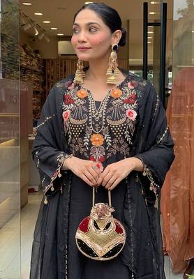 Designer black floral embroidered kurta palazzo set for women 4