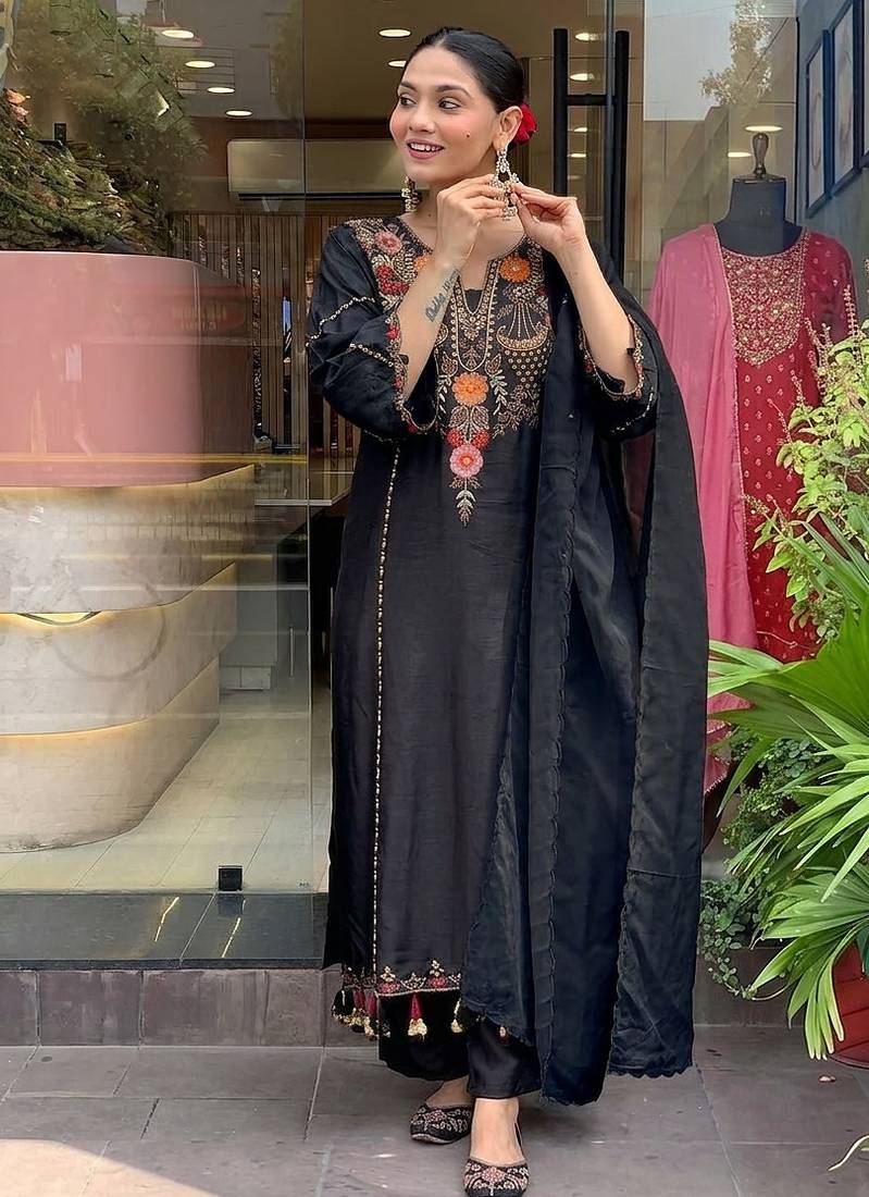 Designer black floral embroidered kurta palazzo set for women
