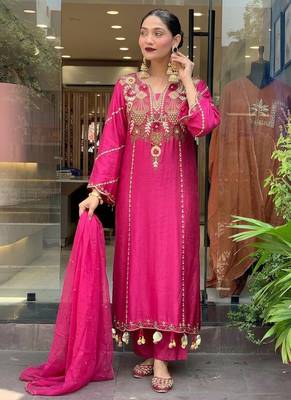 Luxury pink embroidered pakistani suit set with dupatta 3