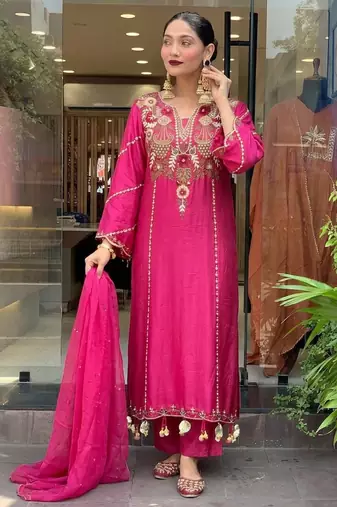 Luxury pink embroidered pakistani suit set with dupatta