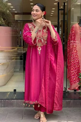 Luxury pink embroidered pakistani suit set with dupatta
