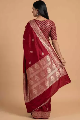 Red semi kataan silk banarasi saree with beautiful floral booti zari work
