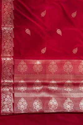 Red semi kataan silk banarasi saree with beautiful floral booti zari work 4