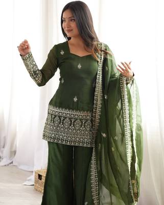 Women s mehandi embroidered kurta with bell bottom pant & dupatta set 3