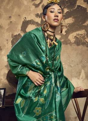Green Silk blend with handloom weaving festival wear saree 4