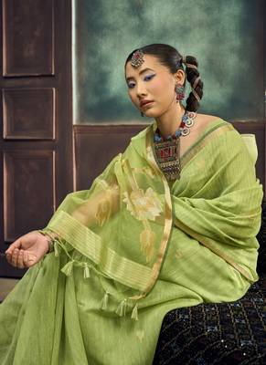 Pista munga silk blend handloom weaving festival wear saree 4