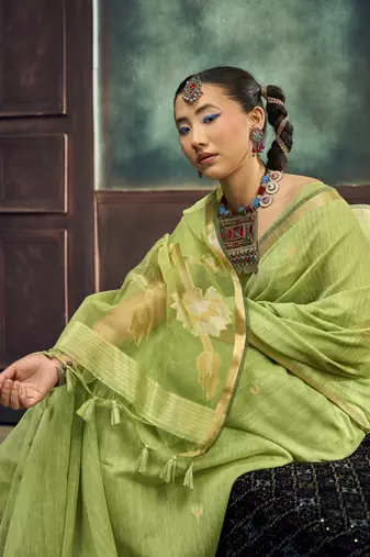 Pista munga silk blend handloom weaving festival wear saree