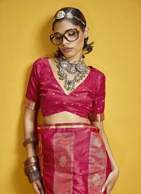 Red satin handloom weaving silk blend festival wear saree 5