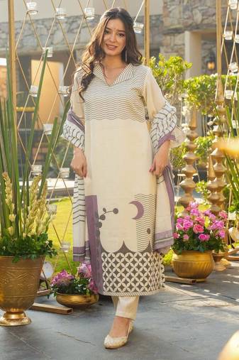 Cream muslin silk floral printed v neck kurta pant set with dupatta | salwar suit
