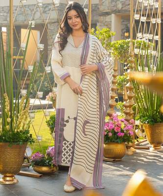 Cream muslin silk floral printed v neck kurta pant set with dupatta | salwar suit 4