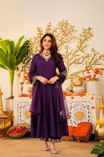 Purple viscose chanderi silk embroidery kurta pant set with organza dupatta