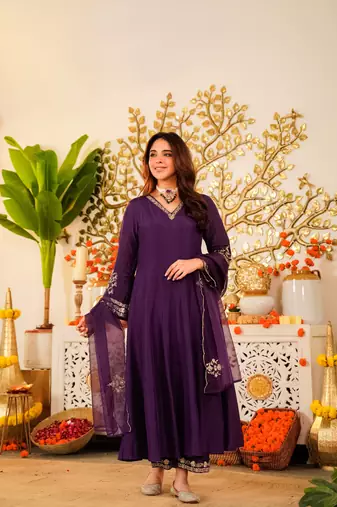Purple viscose chanderi silk embroidery kurta pant set with organza dupatta