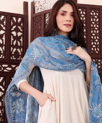 Cream chanderi silk solid kurta pant set with blue printed dupatta 4