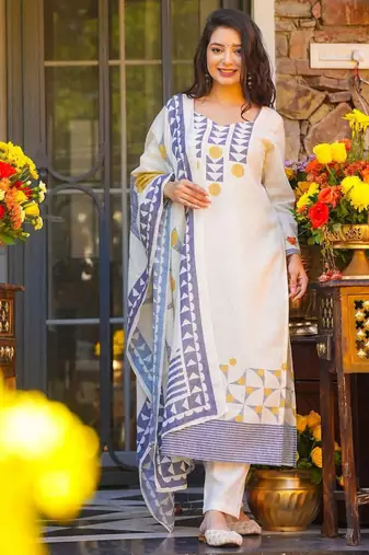 White muslin printed kurta pant set with printed muslin silk dupatta