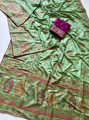 Parrot Green Color Jaqurad Weaving All Over Body Jaal With Border Naylon Dola Pashmina Silk Saree 3