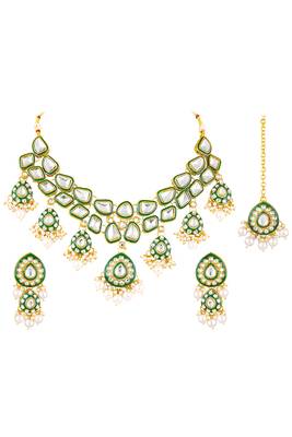 Green kundan & beads studded gold plated necklace earrings maangtikka ethnic jewellery set for women & girls 1
