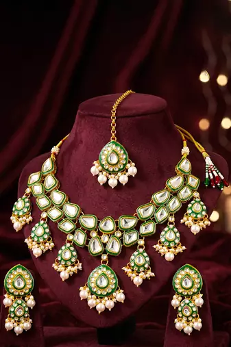 Green kundan & beads studded gold plated necklace earrings maangtikka ethnic jewellery set for women & girls
