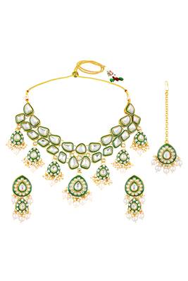 Green kundan & beads studded gold plated necklace earrings maangtikka ethnic jewellery set for women & girls 4