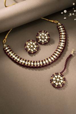 Gold plated kundan & maroon beads studded choker necklace earrings & maangtikka set ethnic jewellery for women 2