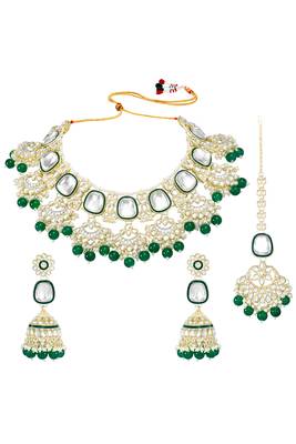 Green kundan & beads studded choker necklace maangtikka & jhumki earrings ethnic jewellery set for women & girls 1