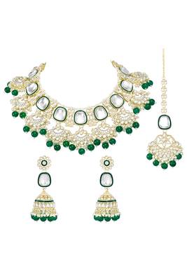 Green kundan & beads studded choker necklace maangtikka & jhumki earrings ethnic jewellery set for women & girls 3