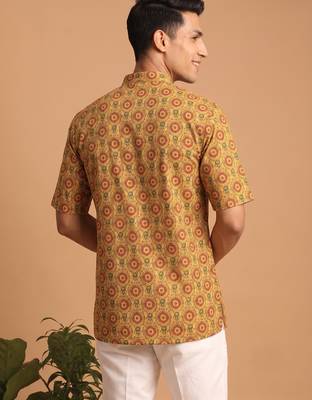 Multicolor printed cotton blend half sleeves short kurta for men 4