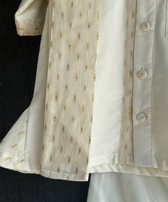 Off white cotton silk mundu nehru collar shirt set 4