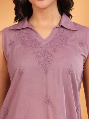 Women mauve floral motifs embroidered chikankari sleeveless pure cotton short kurtis 4