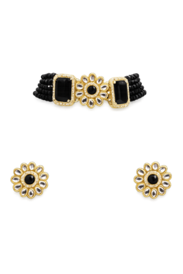Black beaded kundan choker necklace set with stud earrings 3