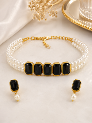 Pearl choker necklace set with black onyx stones, gold-toned 2